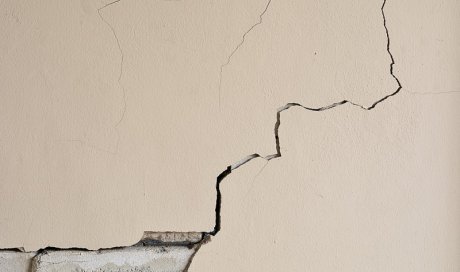 Faire valider l'origine d'une fissure sur une maison par un expert Lattes